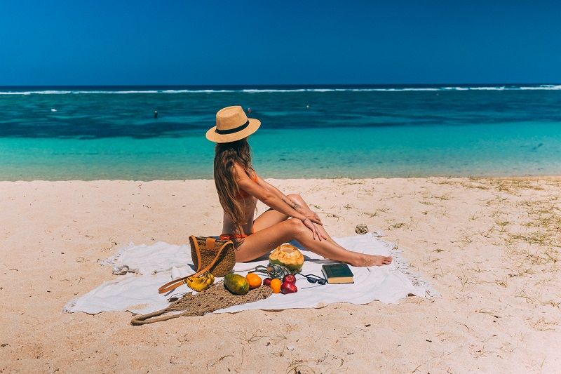 femme-plage-maillot-de-bain