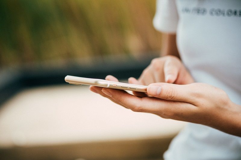 femme-smartphone