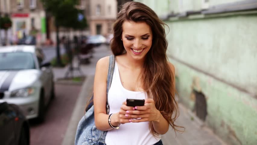 Le smartphone déforme les mains : vrai ou faux ?