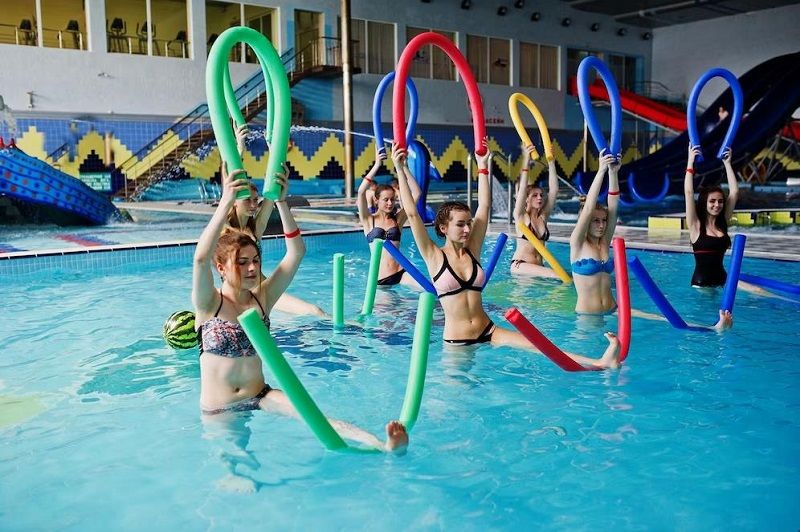 femmes-qui-font-de-l-aquagym