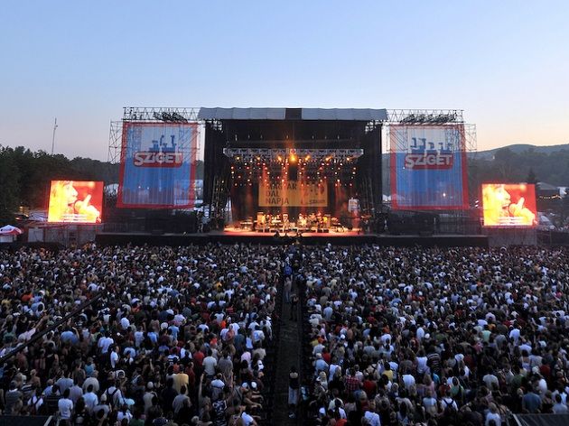 6 éléments indispensables pour bien profiter des festivals | So Busy Girls
