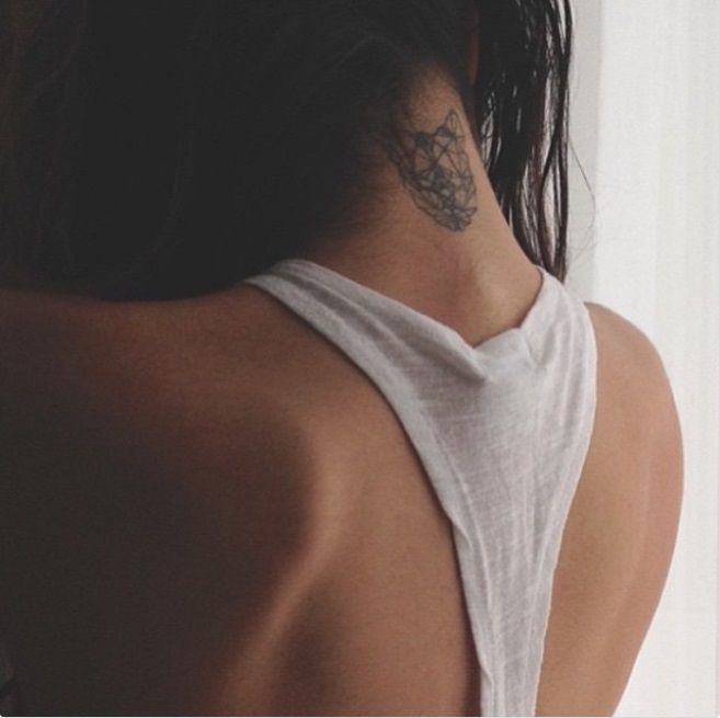 17 tatouages sur la nuque qui vont vous inspirer | So Busy Girls