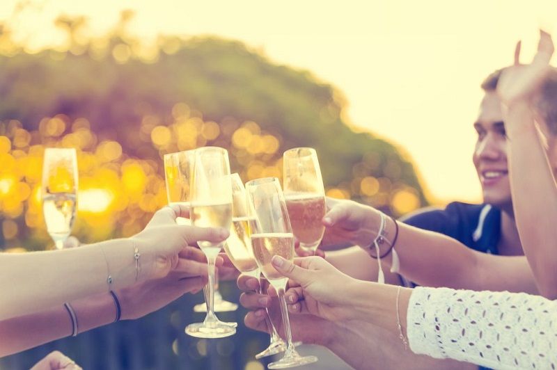 Comment boire moins d'alcool sans avoir l'impression de se priver | So Busy Girls