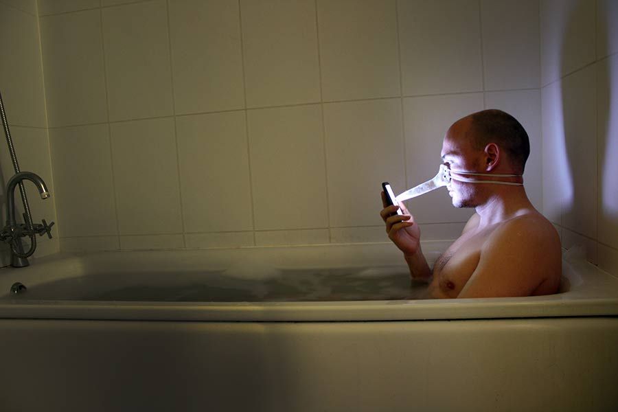 finger-nose-stylus-bain