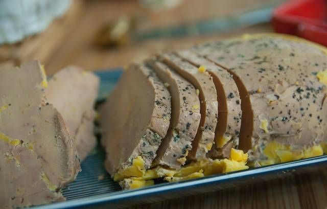 foie-gras-coupe-en-tranches