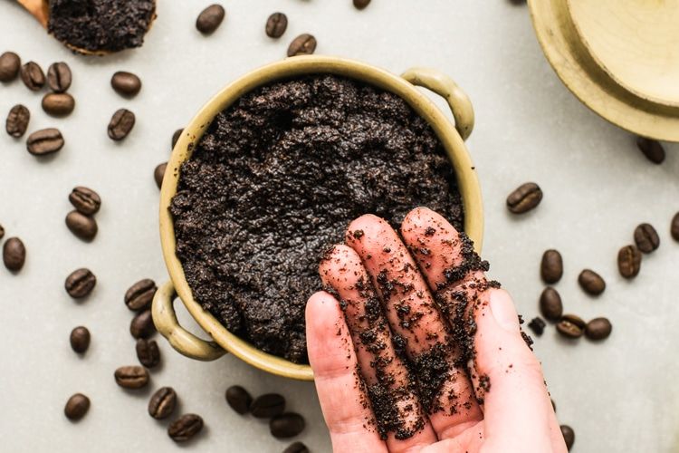 Recette de gommage anti-cellulite au café
