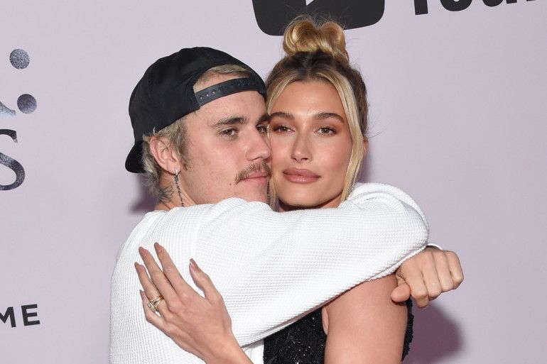 Chirurgie ratée, lèvres déformées : pourquoi les photos de Hailey Bieber sortant d'une clinique esthétique font le buzz
