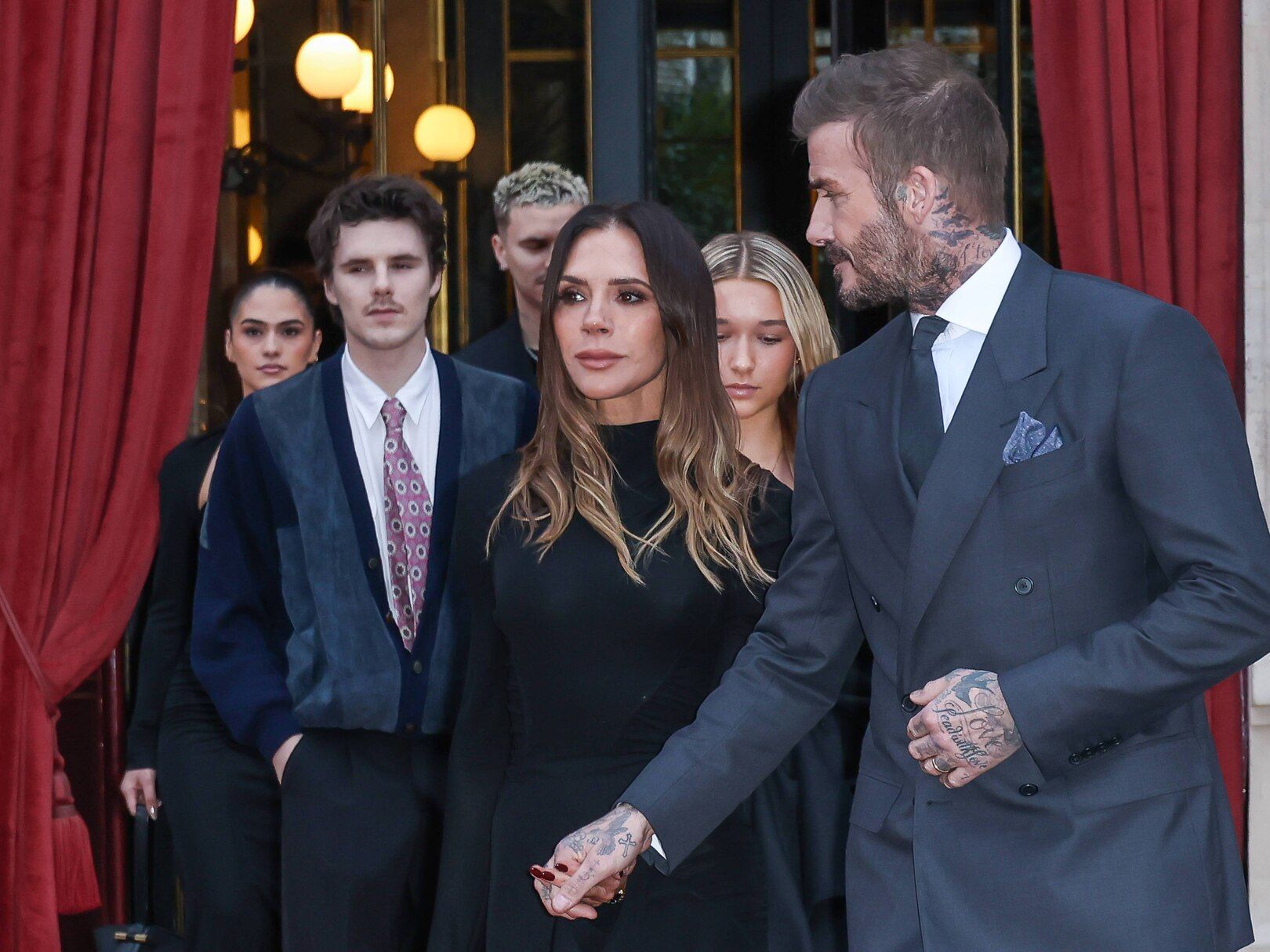 Victoria Beckham réagit au message de Harper pour Brooklyn : ce détail qui intrigue