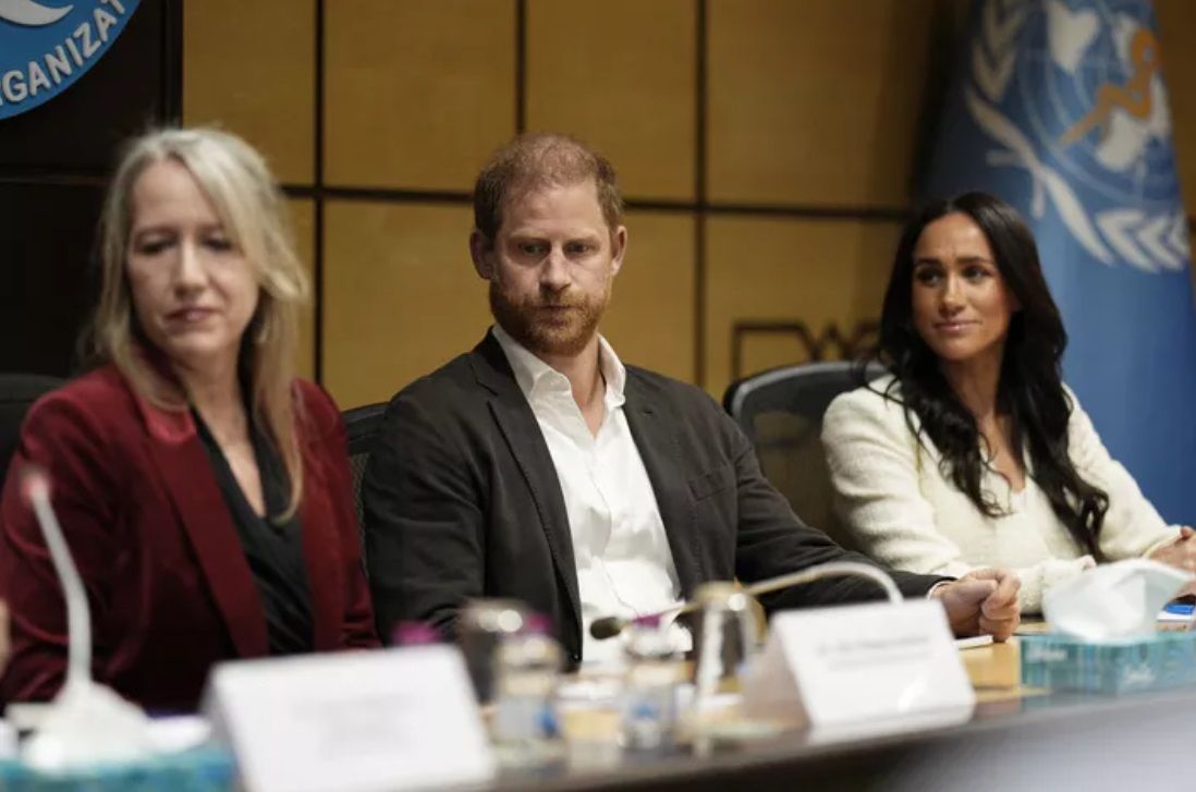 Un timing explosif : en pleine crise royale, Harry et Meghan apparaissent en Jordanie aux côtés de l’OMS