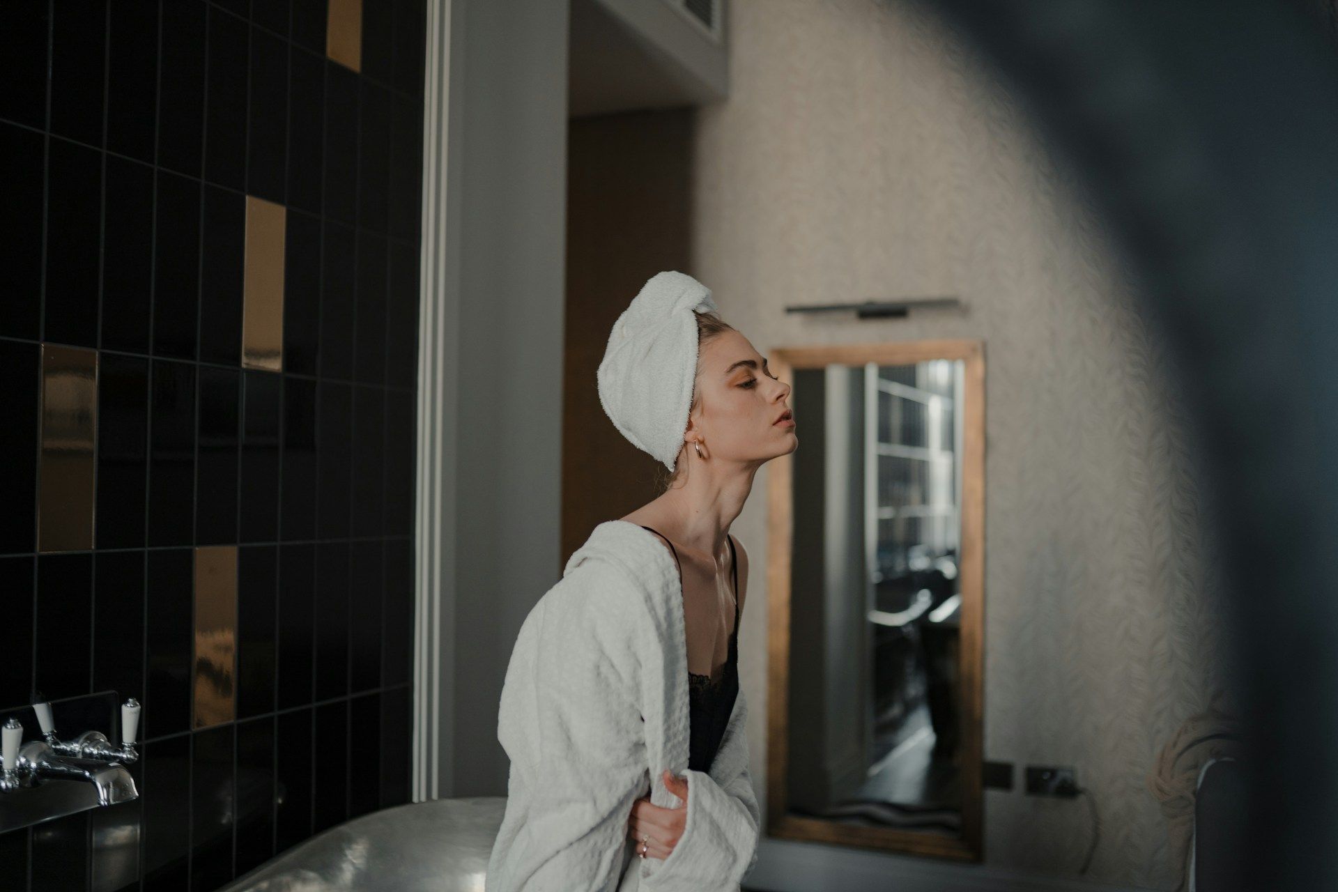 Pourquoi se laver le visage sous la douche est mauvais pour la peau.