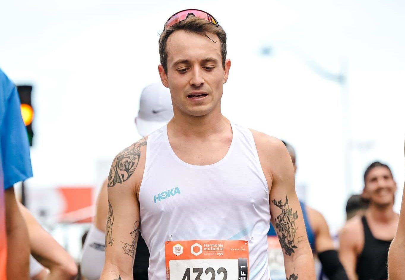 Semi-marathon de Paris 2026 : la performance impressionnante d’Hugo Clément qui surprend les coureurs