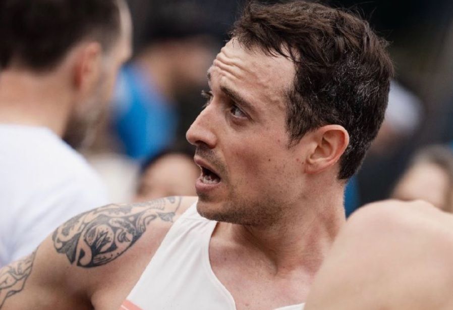 Hugo Clément crée la surprise au semi-marathon de Paris : son chrono impressionnant fait réagir les coureurs