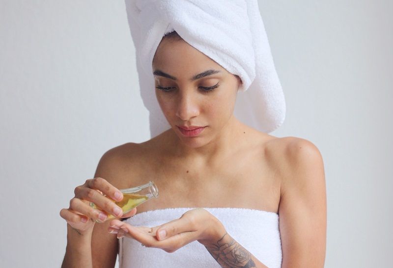 Pourquoi il ne faut pas mettre d'huile de coco sur le visage ?