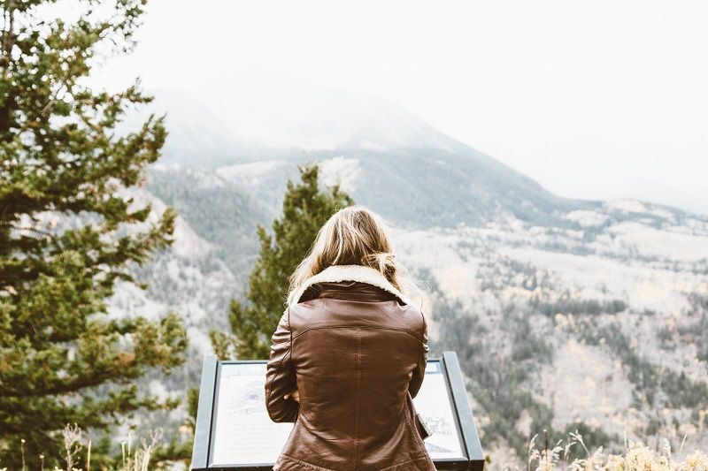 Je me sens seule : comment combattre la solitude ?