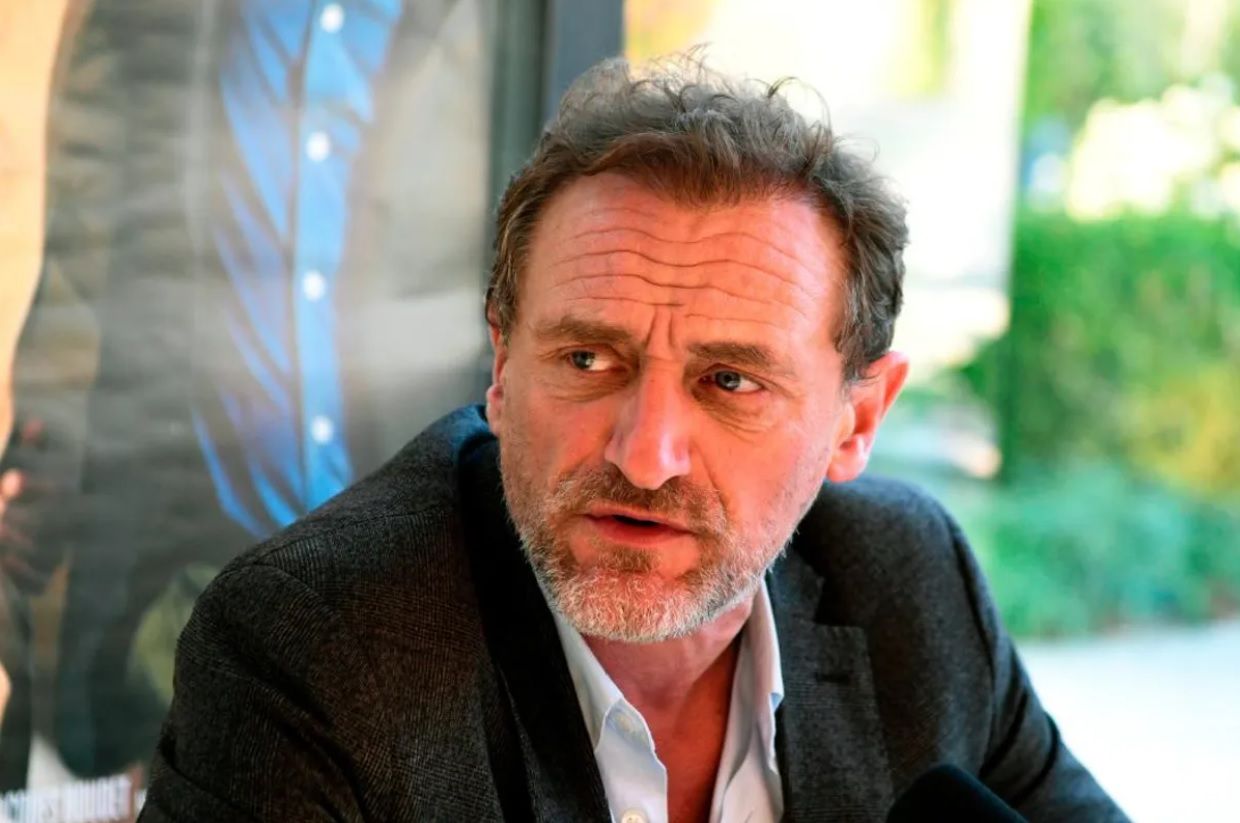 La vid&eacute;o de Jean-Paul Rouve en larmes &agrave; l&rsquo;&Eacute;lys&eacute;e fait le tour des r&eacute;seaux : son geste envers Emmanuel Macron intrigue