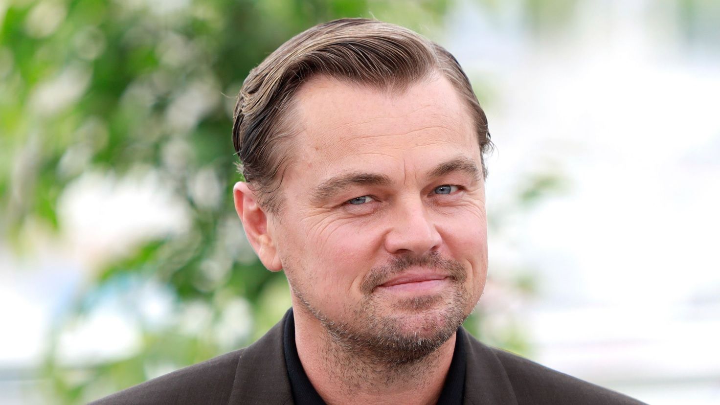 Leonardo DiCaprio accus&eacute; d&rsquo;hypocrisie : ses vacances avec Jeff Bezos enflamment les r&eacute;seaux
