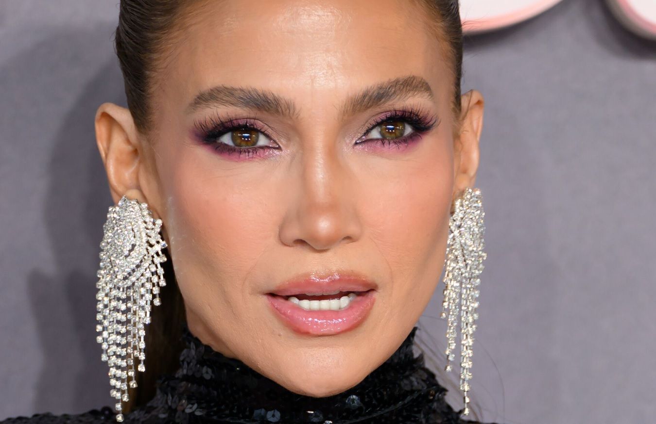 Jennifer Lopez mise sur ce d&eacute;tail beaut&eacute; tout simple pour para&icirc;tre plus jeune, et il change vraiment le regard
