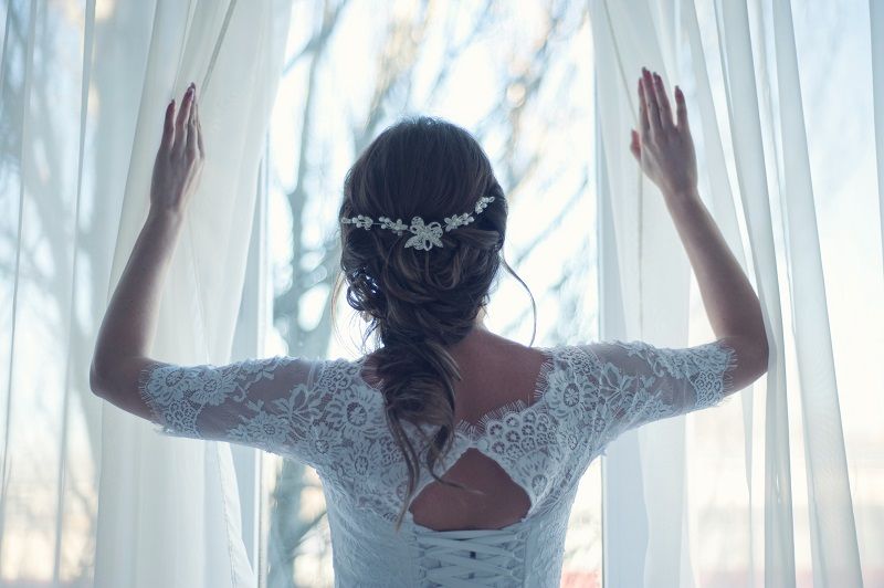 Se couper les cheveux pendant le mariage
