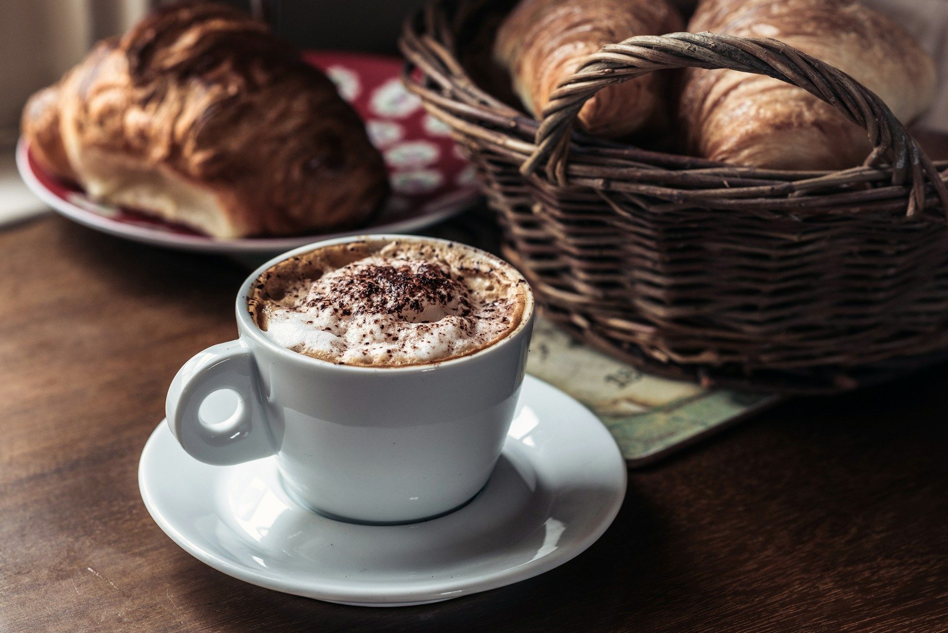 Boire une boisson au cacao rendrait plus intelligent : bienfaits du chocolat.