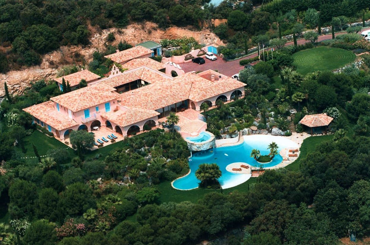 Johnny Hallyday : voilà à quoi ressemble sa villa de rêve à Ramatuelle sur la Côte d’Azur