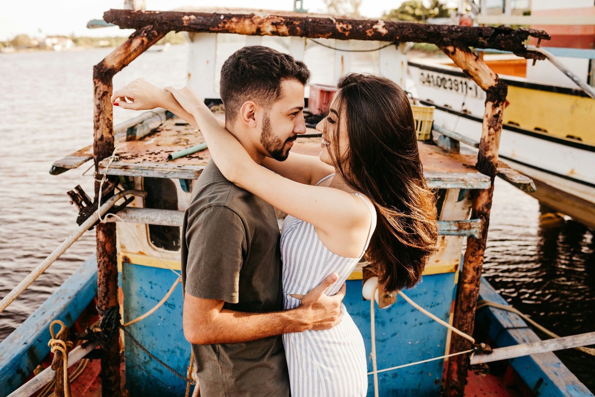 Un couple avec des salaires similaires est plus solide.