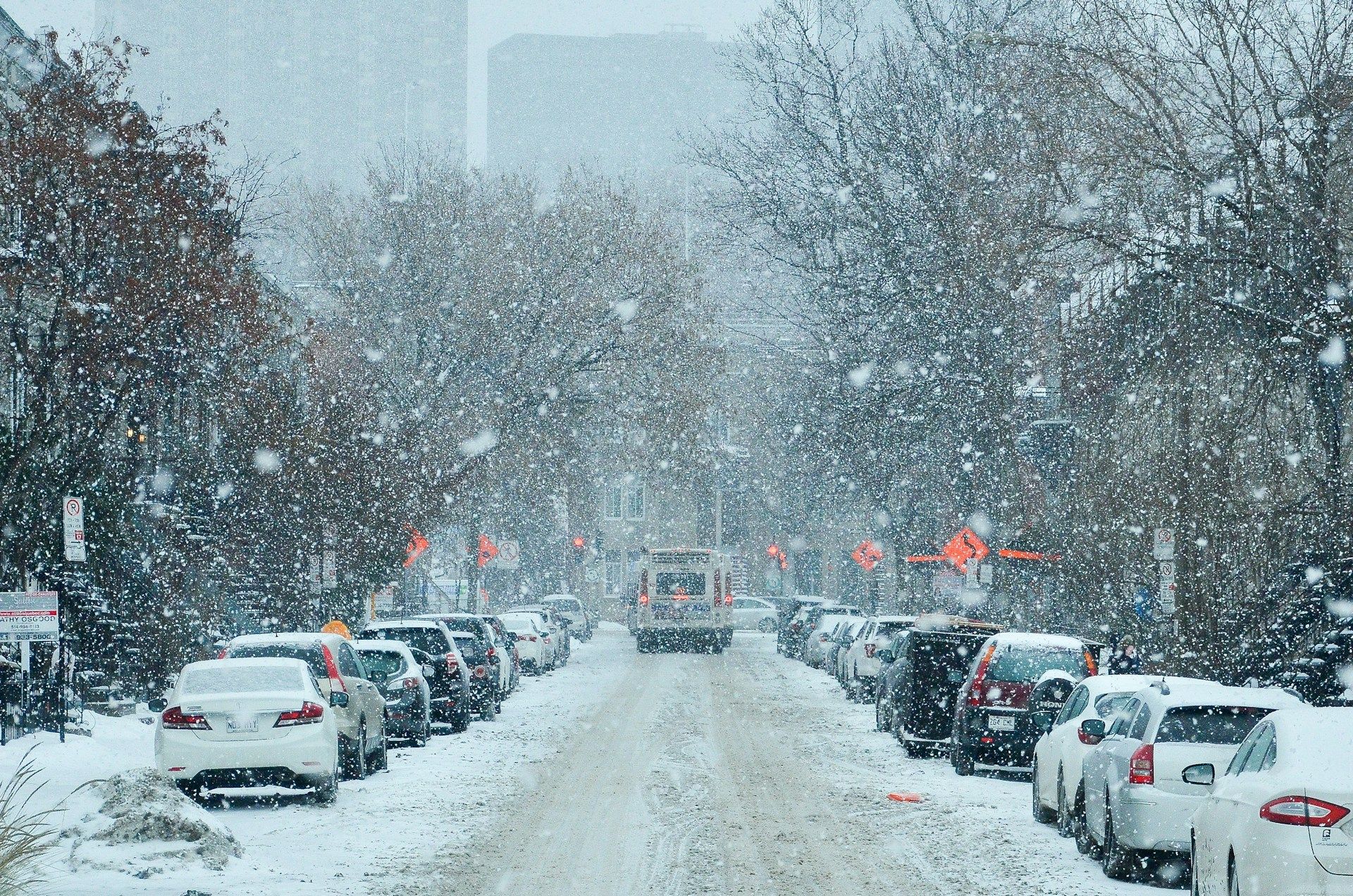 Pris au piège sur la route : ces automobilistes surpris par la neige et les éclairs