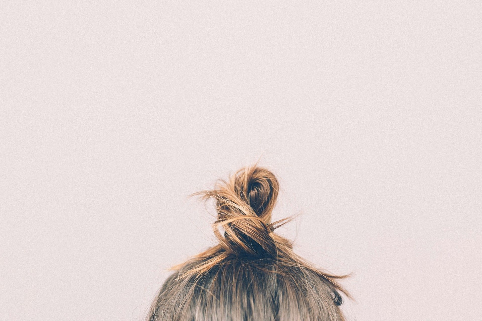Comment espacer les shampoings quand on a les cheveux gras ?