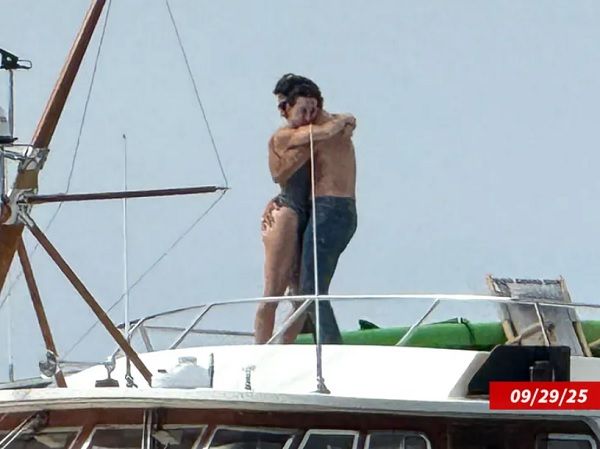 Katy Perry et Justin Trudeau photographi&eacute;s enlac&eacute;s sur un yacht en Californie