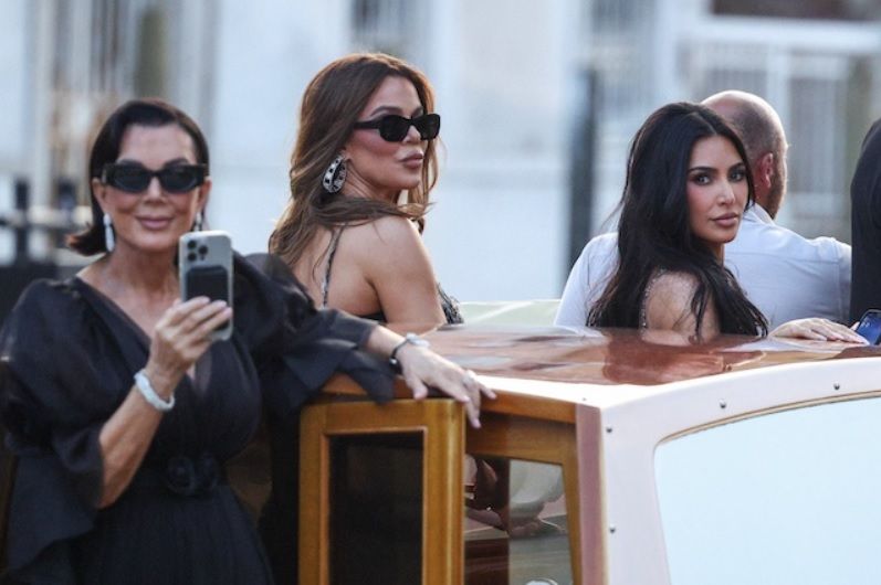 Jet set, yachts et palais v&eacute;nitiens : Jeff Bezos c&eacute;l&egrave;bre son mariage dans un luxe extravagant avec les soeurs Kardashian