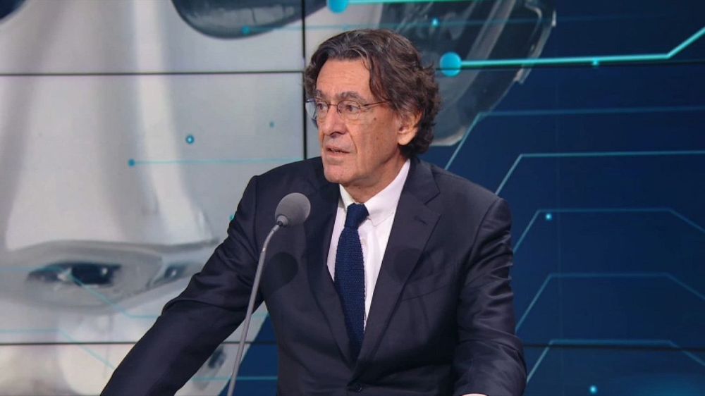 « Il se fout du monde » : le coup de colère de Luc Ferry contre François Bayrou | So Busy Girls