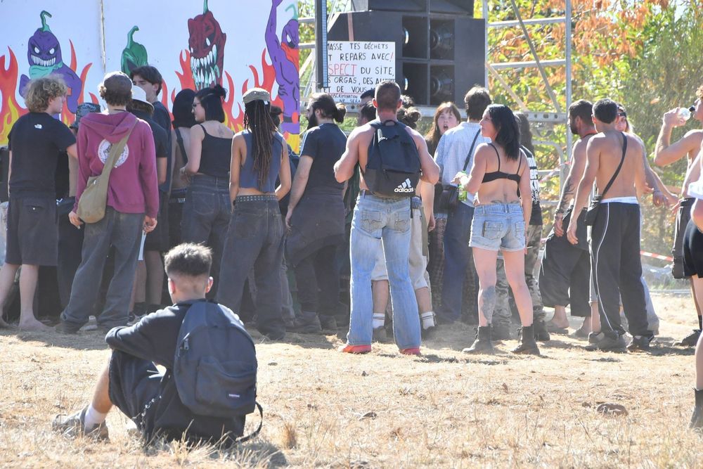 Aude : une rave party hors normes se poursuit sur les lieux de l'immense incendie malgré plusieurs gardes à vue | So Busy Girls