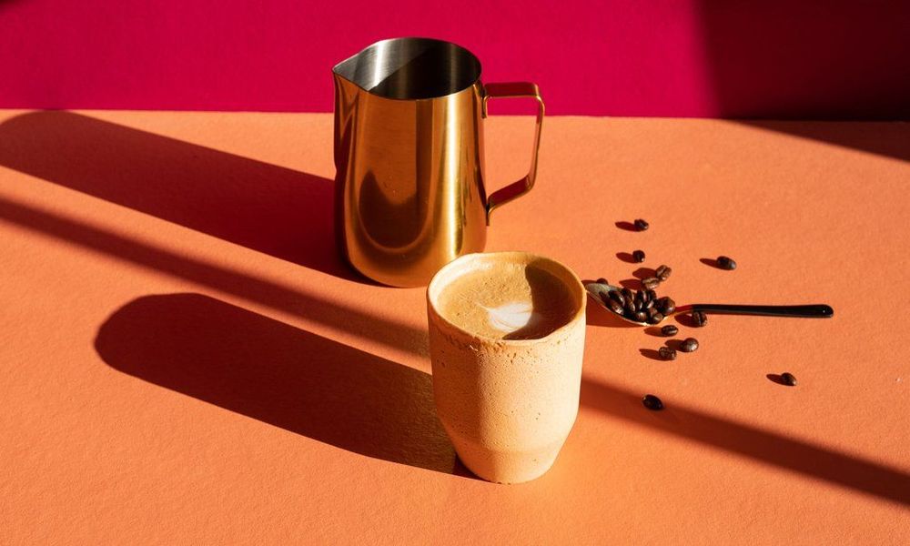 Cette compagnie aérienne sert désormais le café dans des tasses comestibles | So Busy Girls