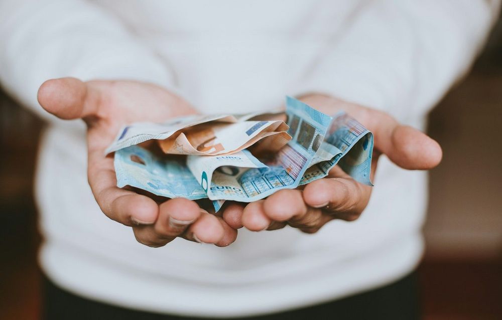 Budget 2026 : ce que l’on sait de l’allocation unique plafonnée à 70 % du Smic | So Busy Girls