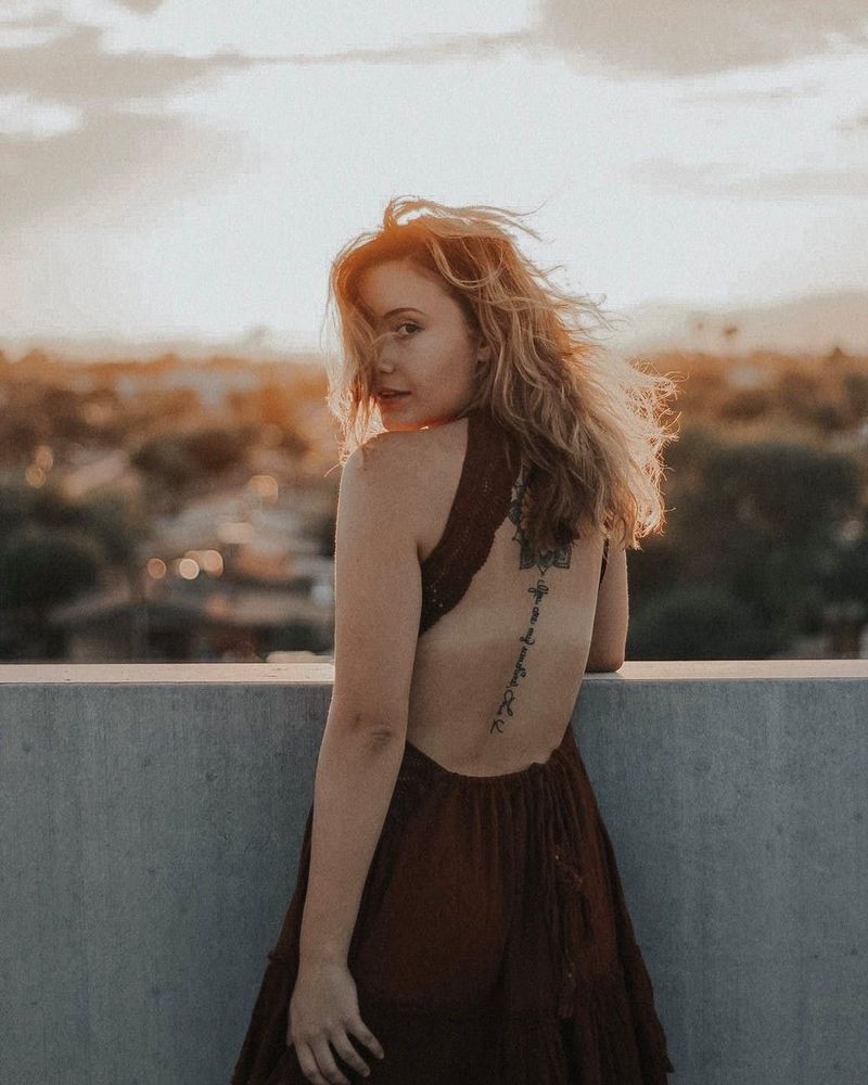 Vous ne vous en doutez pas, mais ces gestes abîment vos cheveux | So Busy Girls