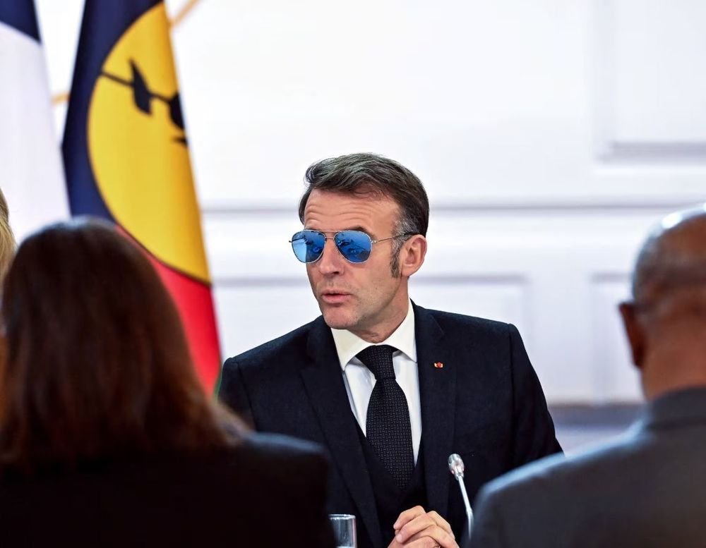 Emmanuel Macron et ses lunettes : le détail qui intrigue jusqu’à l’étranger | So Busy Girls