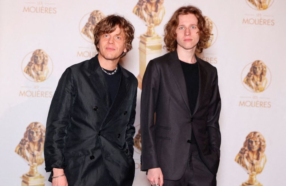 Alex Lutz aux Molières : son fils Ferdinand attire les regards avec une ressemblance frappante | So Busy Girls