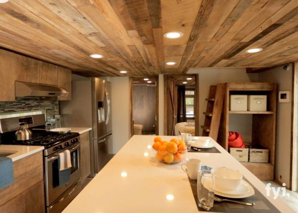 Cette maison semble petite, mais quand vous verrez l'intérieur, vous serez épaté ! | So Busy Girls