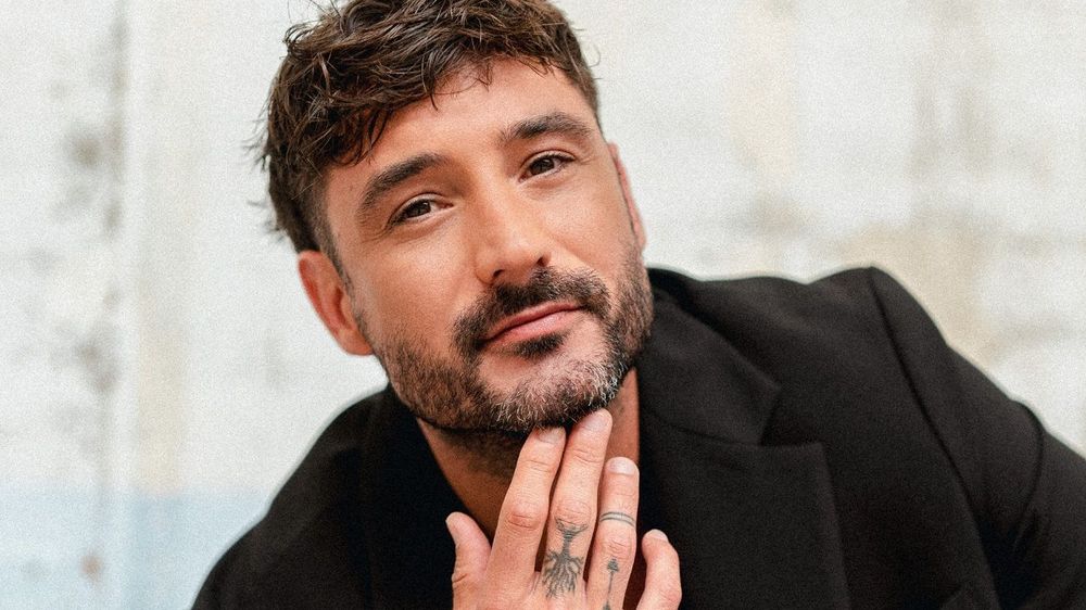 Jeremy Frérot torse nu dans une salopette ultra osée : ses fans sont en ébullition | So Busy Girls