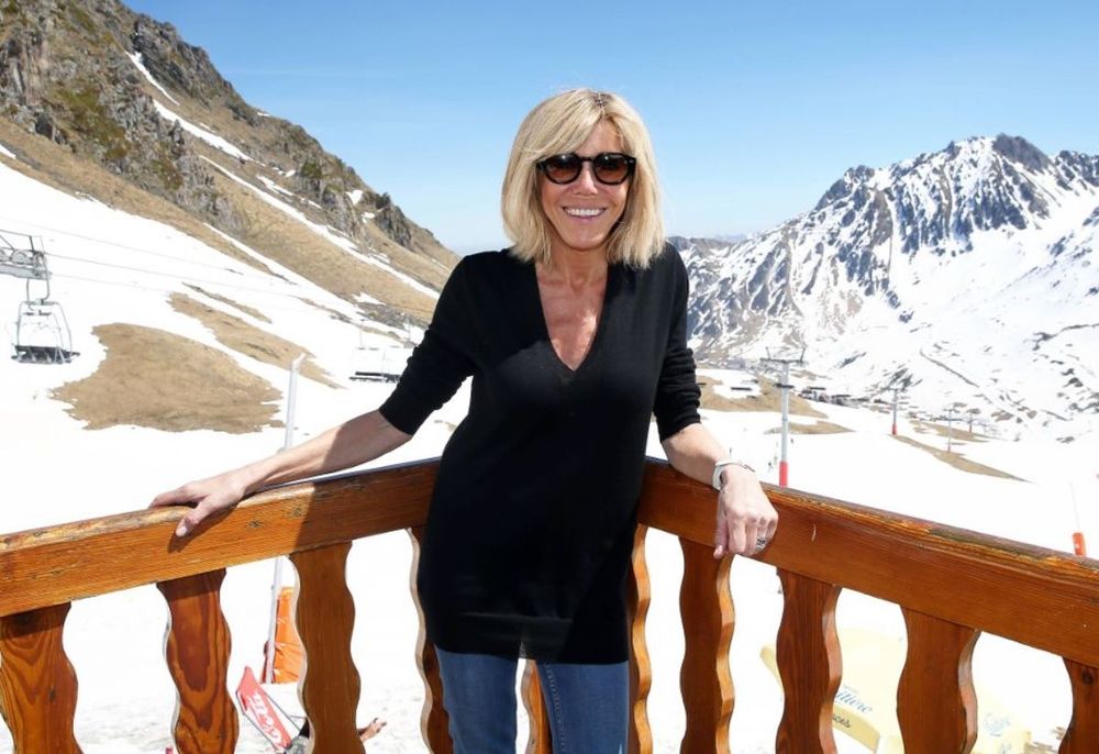Brigitte Macron au ski : cette photo inattendue avec ses filles qui fait réagir les internautes | So Busy Girls