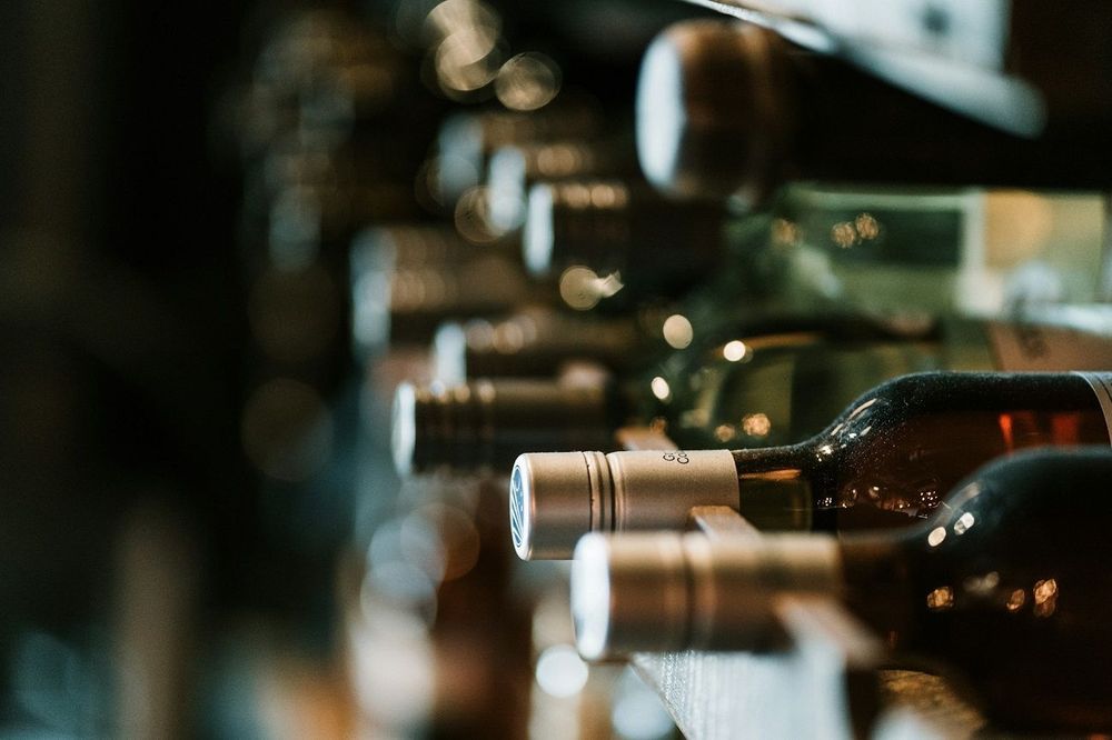 Vins français : la menace des droits de douane américains fait craindre une perte colossale d’un milliard d’euros | So Busy Girls