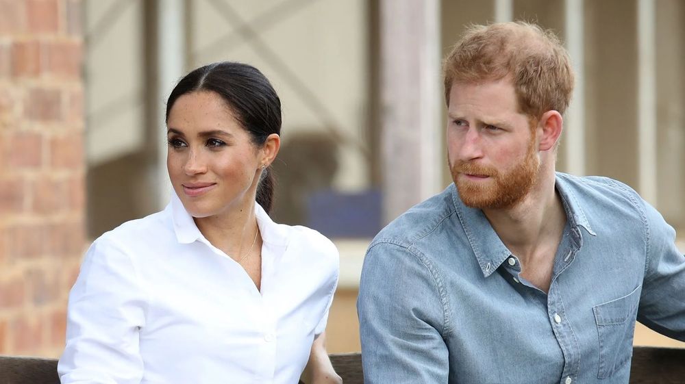 Meghan Markle change d’expression en voyant ce geste envers Harry : ces quelques secondes qui font beaucoup parler | So Busy Girls