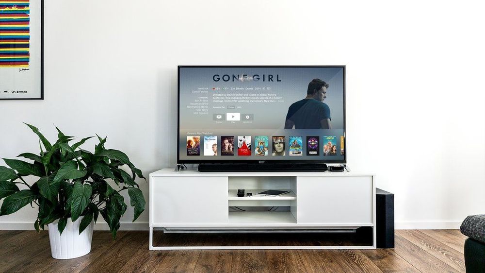 Se faire un marathon de sa série préférée à la maison | So Busy Girls
