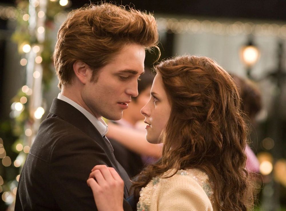 Twilight : Stephenie Meyer garde des histoires inédites de Bella et Edward | So Busy Girls