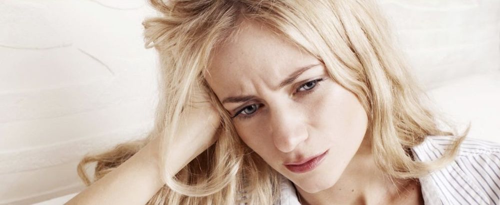 Pourquoi le sommeil et la caféine sont plus efficaces que les antidouleurs classiques | So Busy Girls