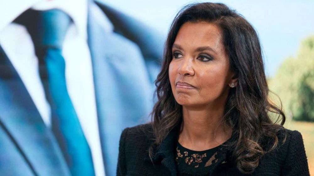Karine Le Marchand face à l’Arcom : comment une phrase de 15 secondes a déclenché un véritable séisme | So Busy Girls