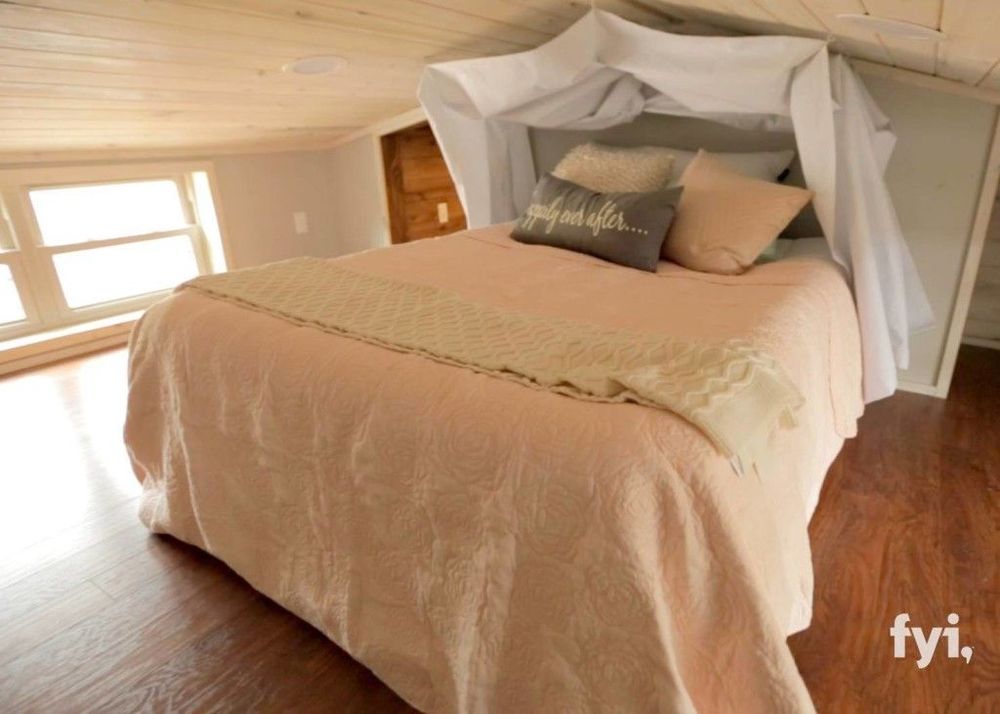 Cette maison semble petite, mais quand vous verrez l'intérieur, vous serez épaté ! | So Busy Girls