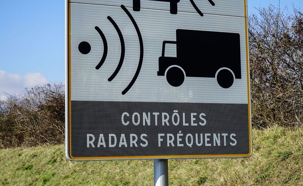 Sécurité routière : attention, ces 9 départements vont voir tripler les voitures radars d'ici fin 2025 | So Busy Girls