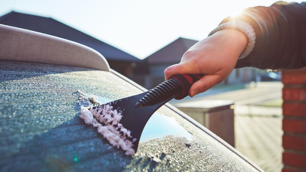 Voici comment dégivrer votre voiture rapidement quand il fait très froid | So Busy Girls