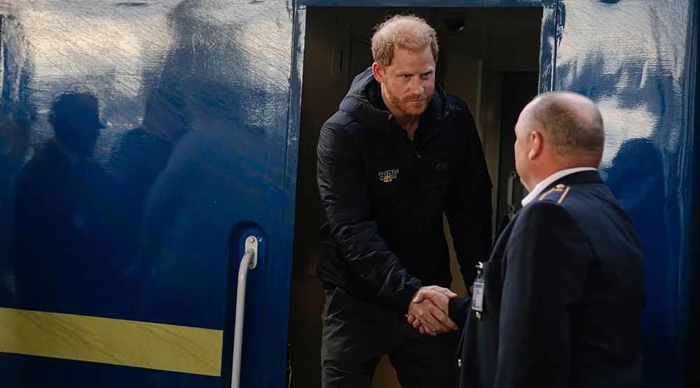 Le prince Harry effectue une visite surprise en Ukraine pour soutenir les soldats blessés | So Busy Girls