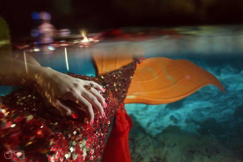 Elle rêvait d'être une sirène : il a réalisé son rêve en la demandant en mariage sous l'eau ! | So Busy Girls